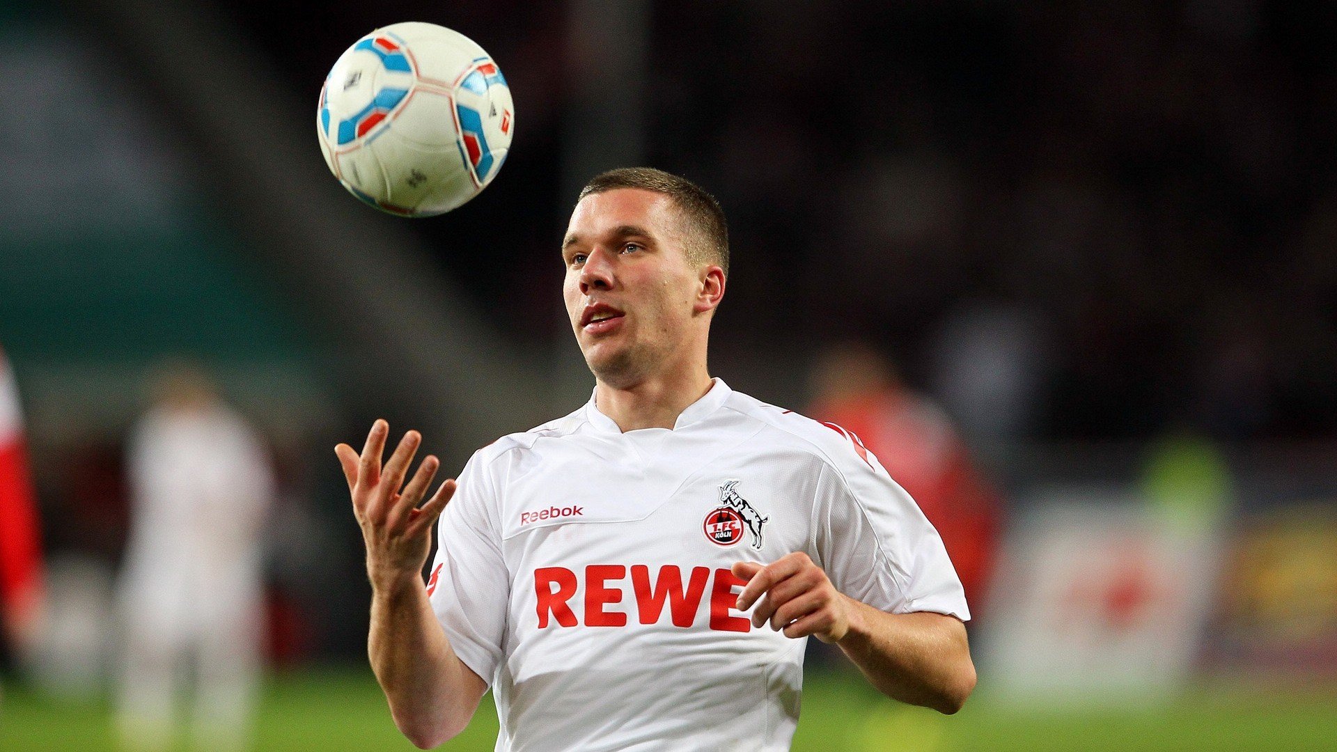 莱万稳定输出不掉线，哥伦比亚踏平乌拉圭—当个体坚韧与团队风暴相遇