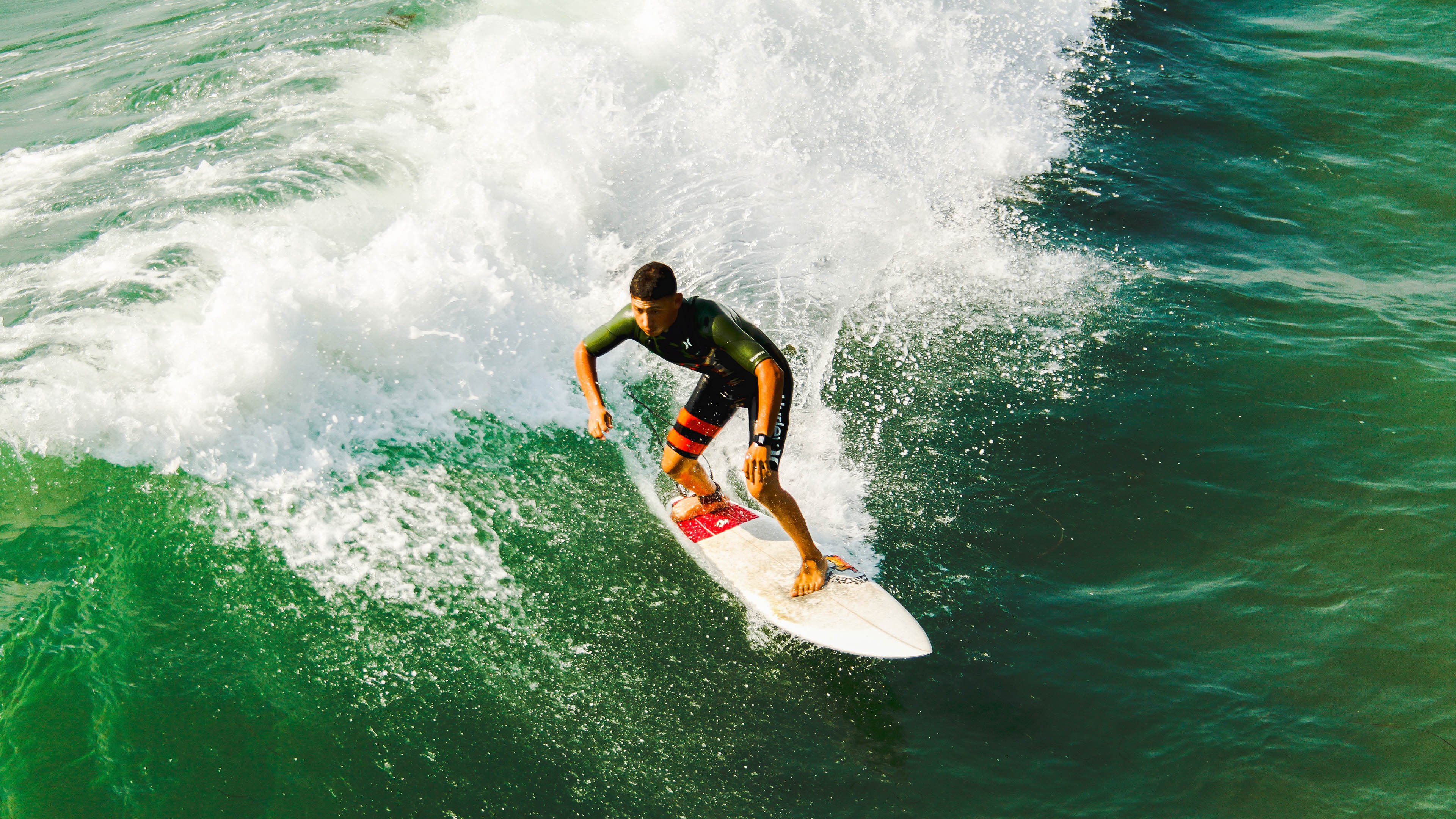 开云官方app入口-绿茵场上的双重奏，苏格兰斩落雷恩，阿圭罗完成自我救赎