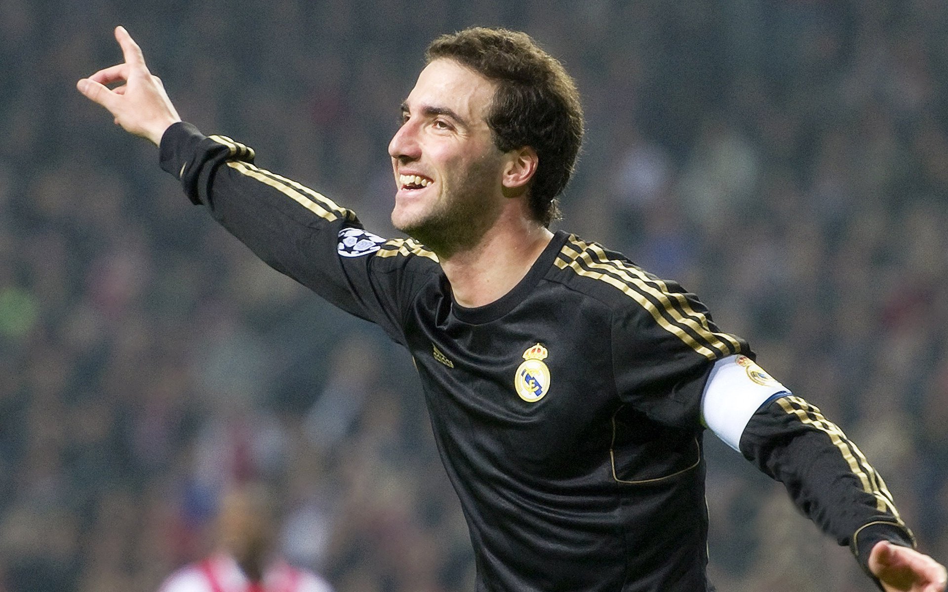 伊拉克足球的斯通斯时刻，当稳固防线在欧冠舞台接管比赛